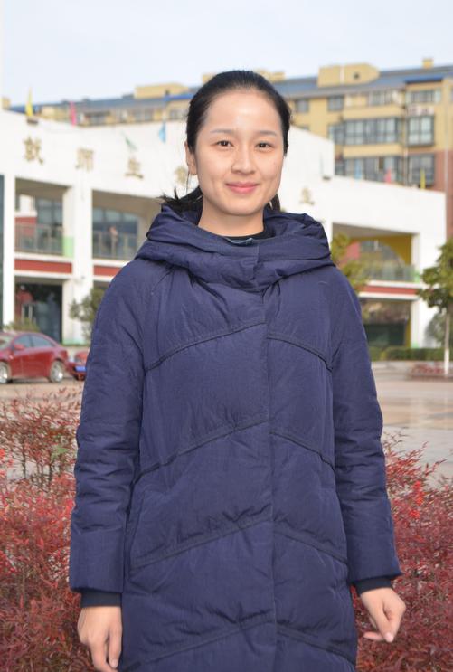 胡丽娜.jpg